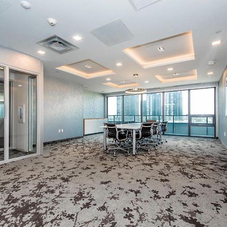 Condo In Parklawn & Lake Shore With Free Parking Close To Airport Торонто Экстерьер фото