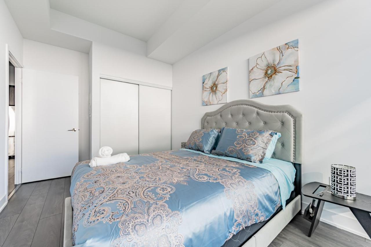 Condo In Parklawn & Lake Shore With Free Parking Close To Airport Торонто Экстерьер фото
