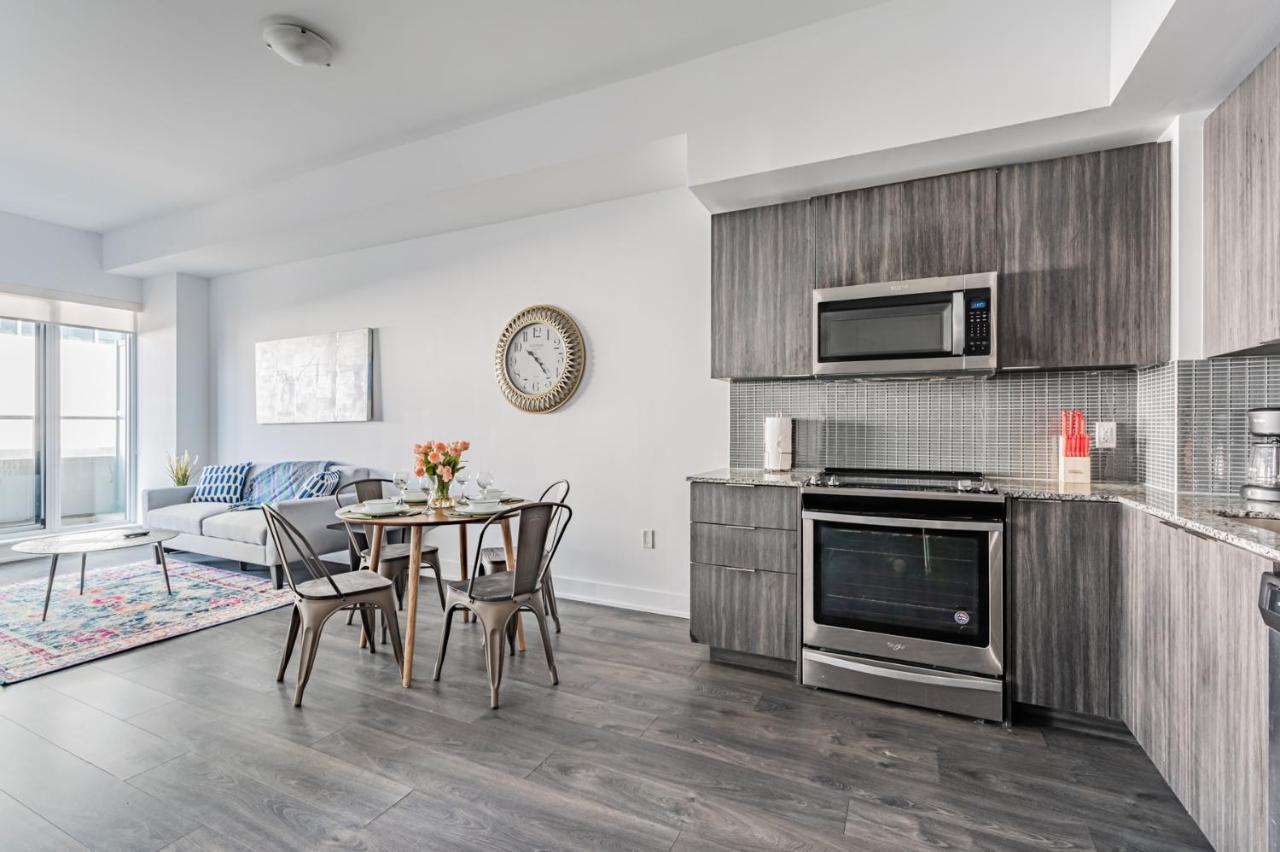Condo In Parklawn & Lake Shore With Free Parking Close To Airport Торонто Экстерьер фото