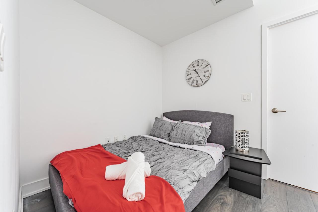 Condo In Parklawn & Lake Shore With Free Parking Close To Airport Торонто Экстерьер фото
