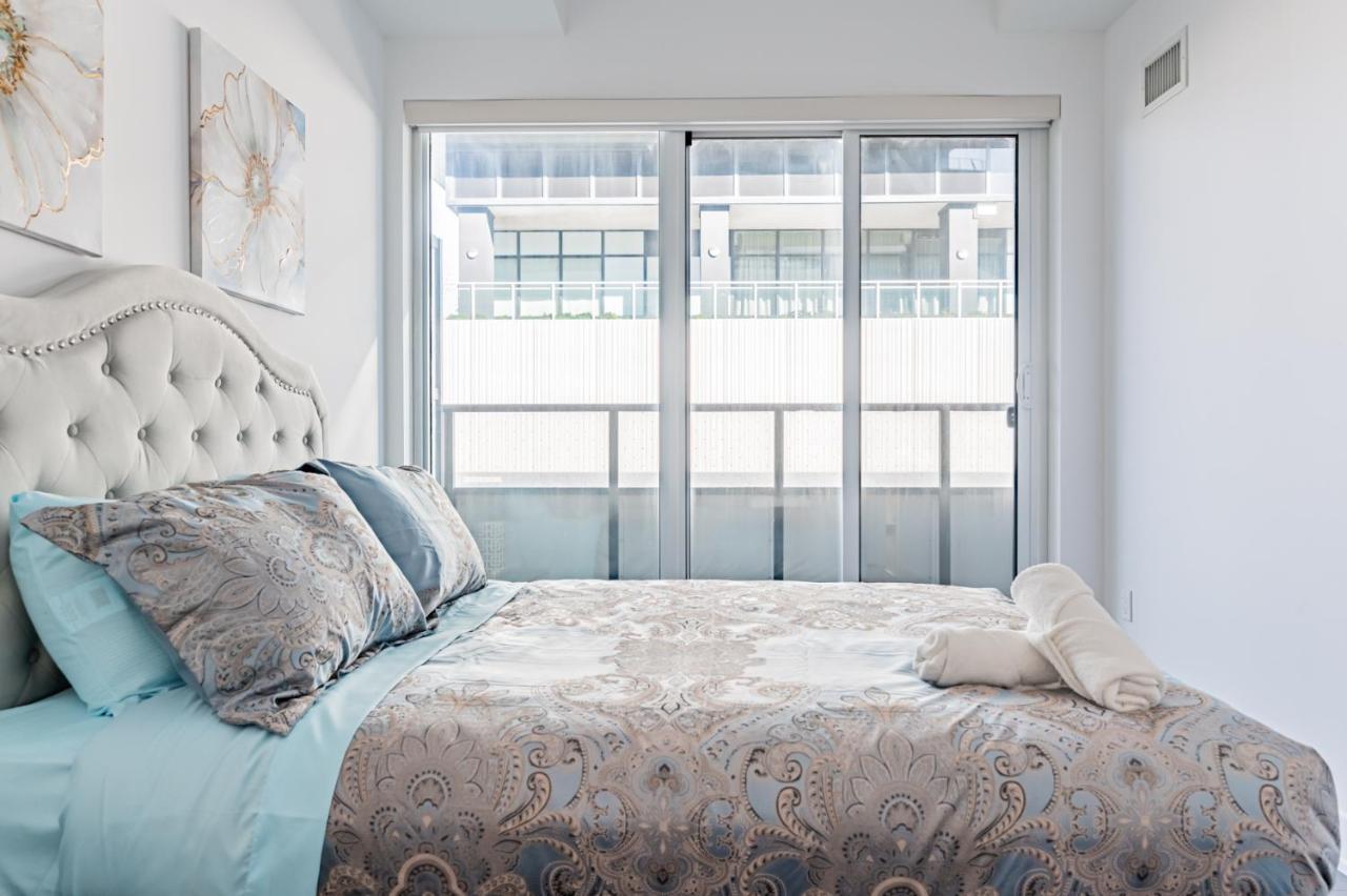 Condo In Parklawn & Lake Shore With Free Parking Close To Airport Торонто Экстерьер фото
