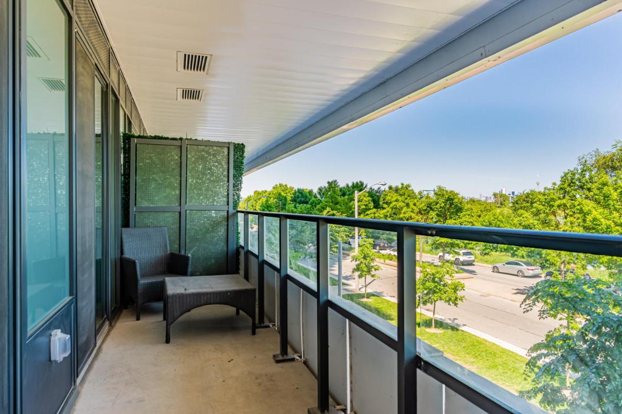 Condo In Parklawn & Lake Shore With Free Parking Close To Airport Торонто Экстерьер фото