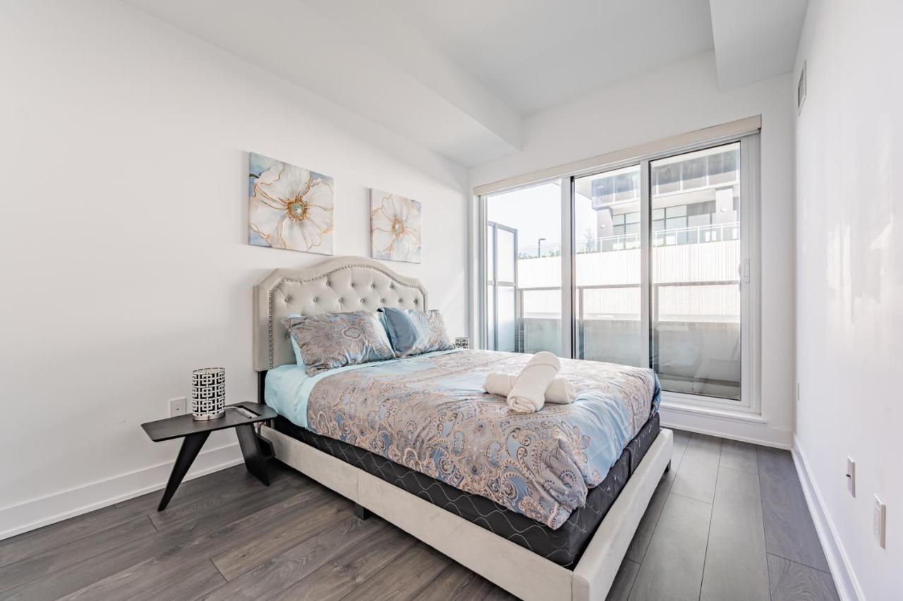 Condo In Parklawn & Lake Shore With Free Parking Close To Airport Торонто Экстерьер фото