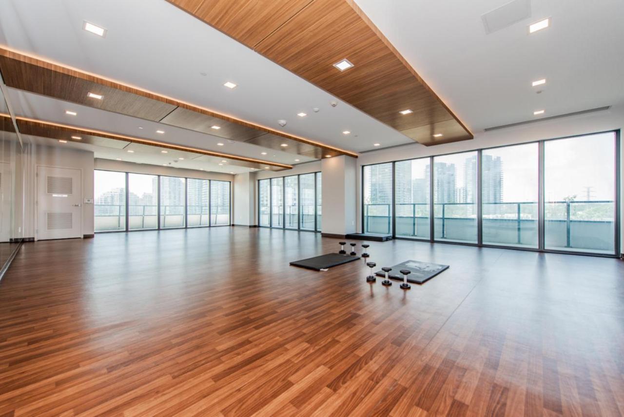 Condo In Parklawn & Lake Shore With Free Parking Close To Airport Торонто Экстерьер фото