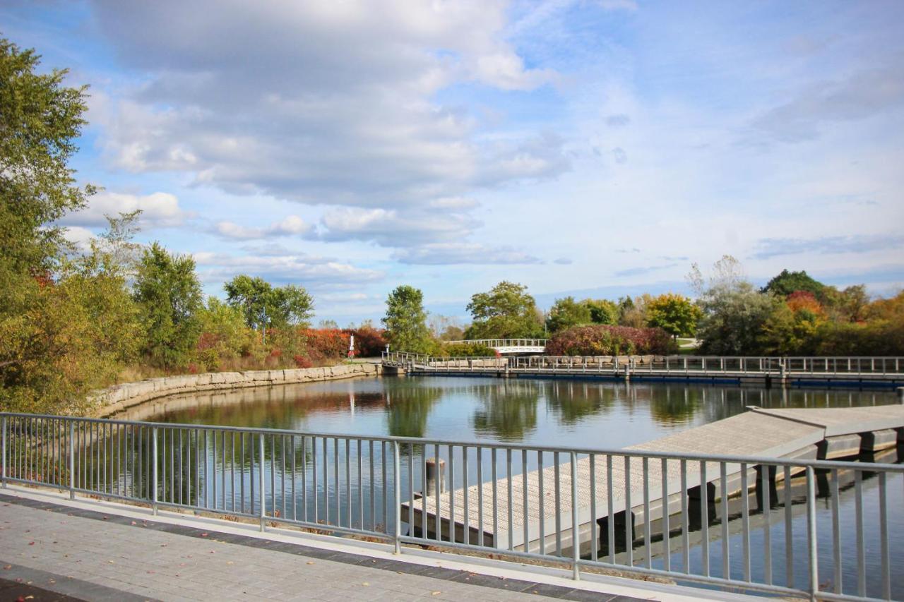 Condo In Parklawn & Lake Shore With Free Parking Close To Airport Торонто Экстерьер фото