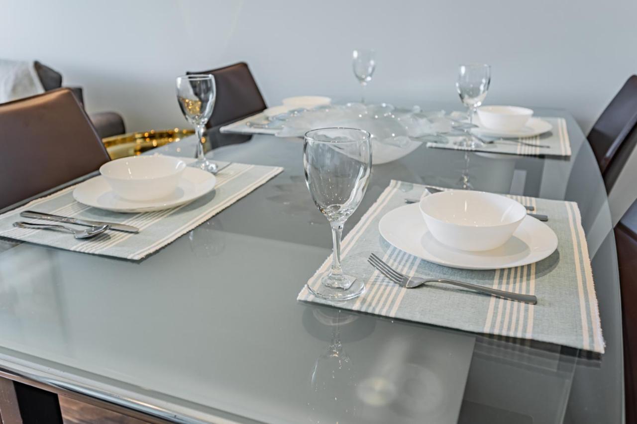 Condo In Parklawn & Lake Shore With Free Parking Close To Airport Торонто Экстерьер фото