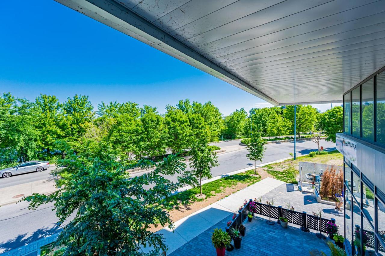 Condo In Parklawn & Lake Shore With Free Parking Close To Airport Торонто Экстерьер фото