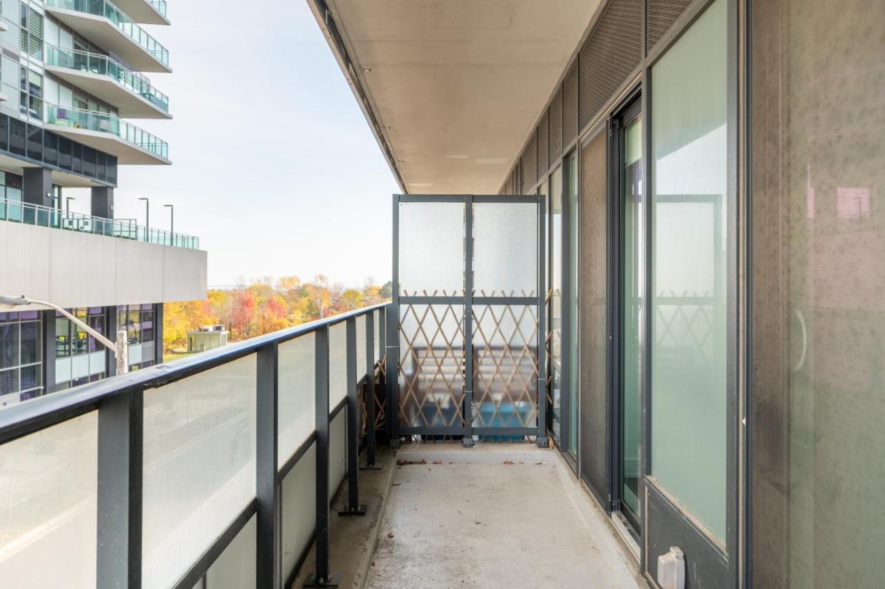 Condo In Parklawn & Lake Shore With Free Parking Close To Airport Торонто Экстерьер фото
