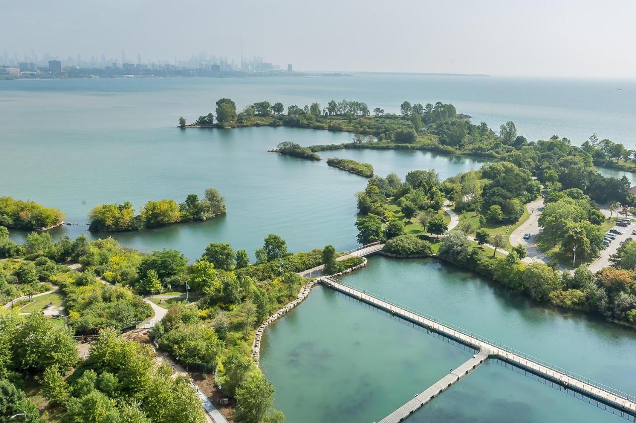 Condo In Parklawn & Lake Shore With Free Parking Close To Airport Торонто Экстерьер фото