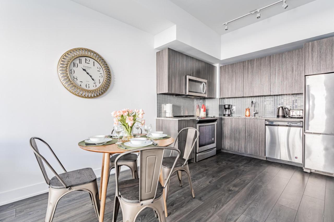 Condo In Parklawn & Lake Shore With Free Parking Close To Airport Торонто Экстерьер фото