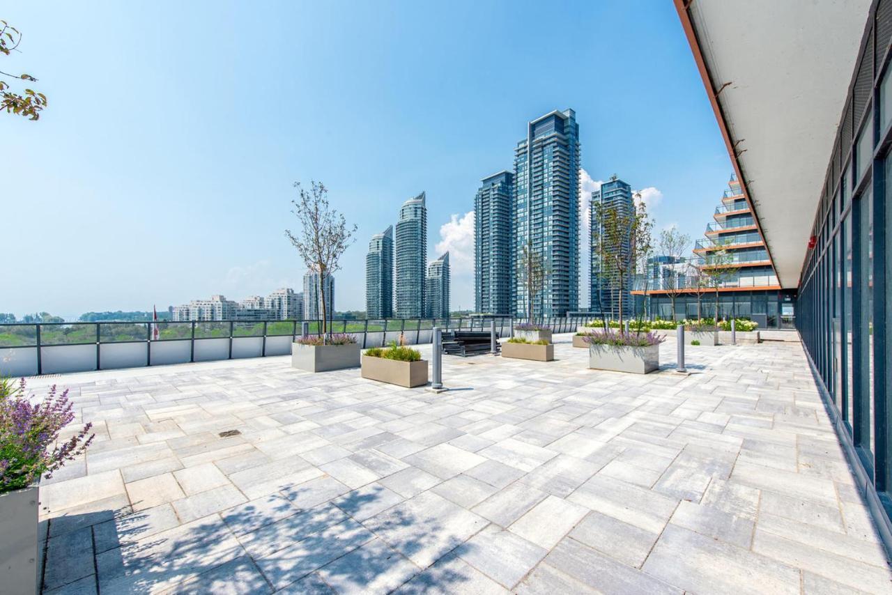 Condo In Parklawn & Lake Shore With Free Parking Close To Airport Торонто Экстерьер фото