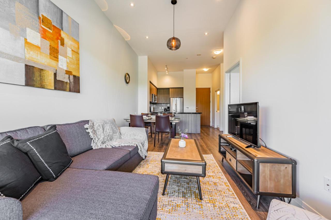 Condo In Parklawn & Lake Shore With Free Parking Close To Airport Торонто Экстерьер фото
