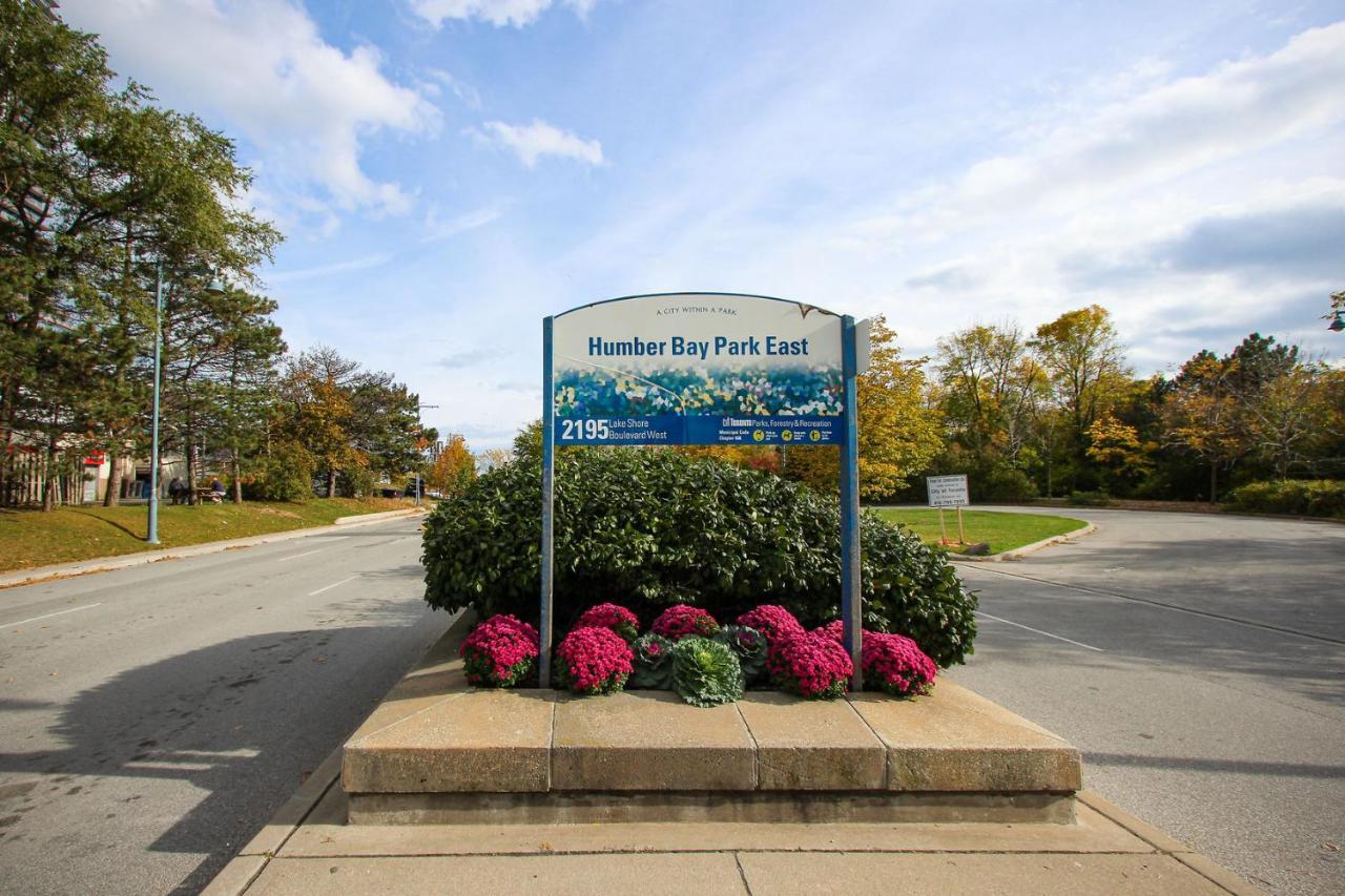 Condo In Parklawn & Lake Shore With Free Parking Close To Airport Торонто Экстерьер фото