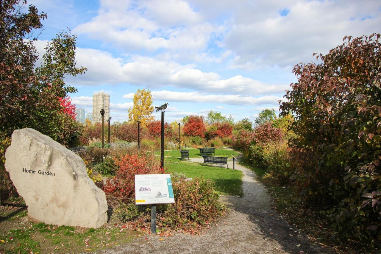 Condo In Parklawn & Lake Shore With Free Parking Close To Airport Торонто Экстерьер фото