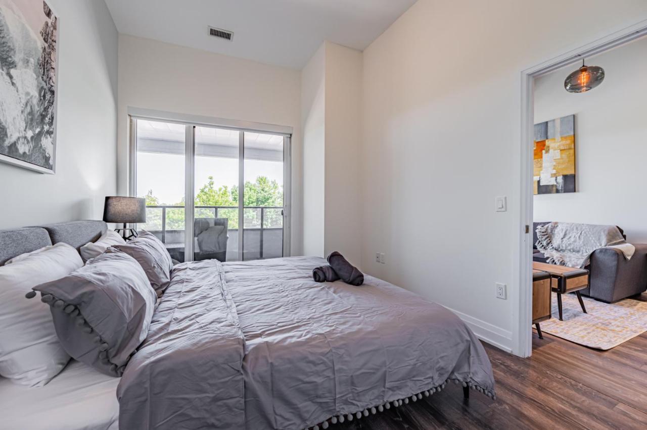 Condo In Parklawn & Lake Shore With Free Parking Close To Airport Торонто Экстерьер фото