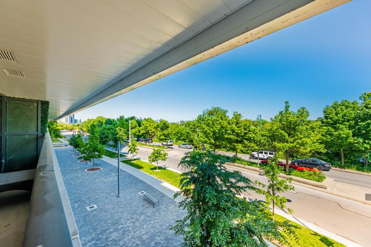Condo In Parklawn & Lake Shore With Free Parking Close To Airport Торонто Экстерьер фото