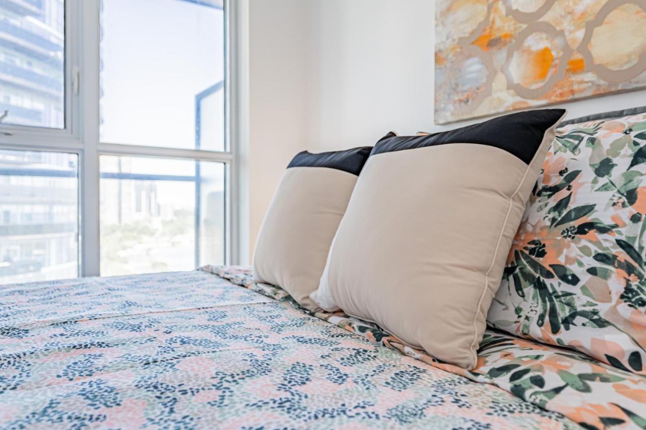 Condo In Parklawn & Lake Shore With Free Parking Close To Airport Торонто Экстерьер фото