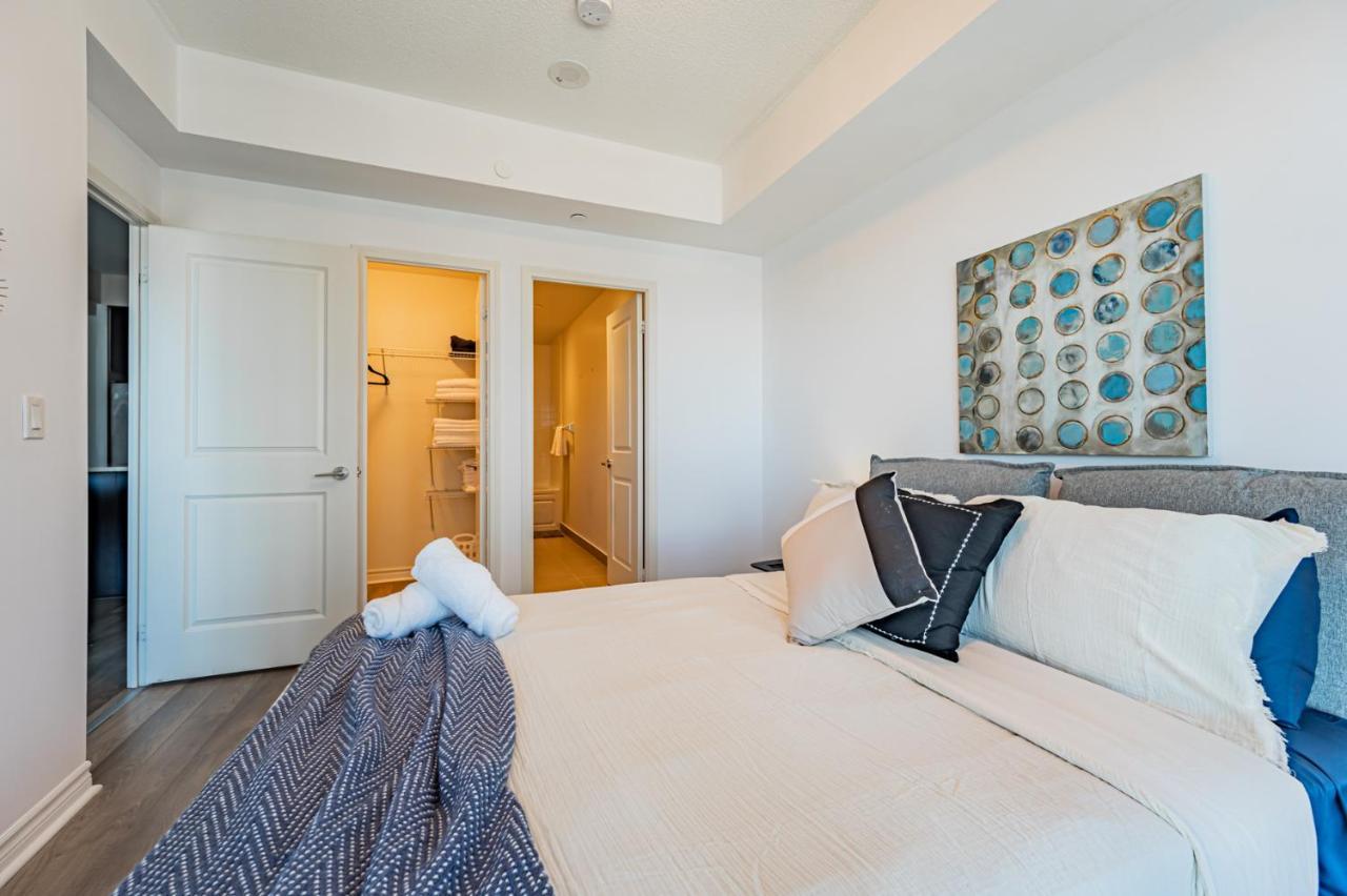 Condo In Parklawn & Lake Shore With Free Parking Close To Airport Торонто Экстерьер фото
